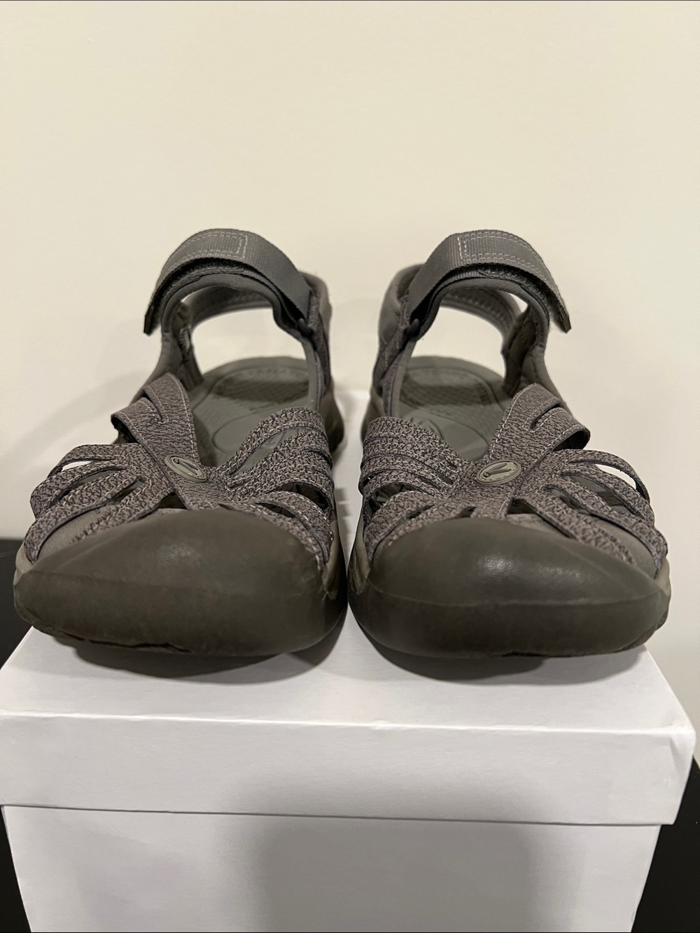 Keen Rose Closed-Toe Outdoor Sandals in Gargoyle/Raven Size 8 - Picture 6 of 12